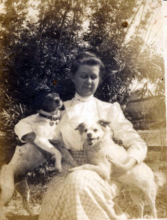 62--Delia-Wilson-with-pet-dogs