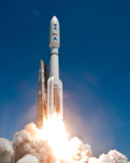 Atlas V rocket lifts Juno on the way to Saturn.