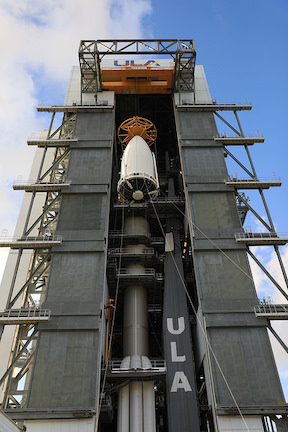 Lifting the payload fairing to topof the Atlas V rocket.