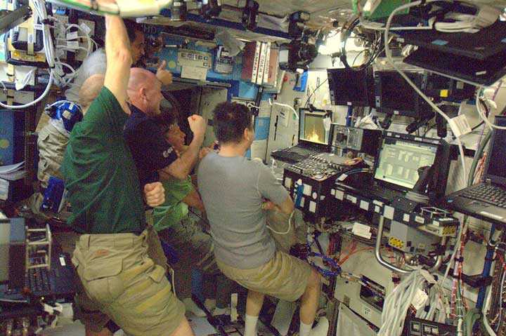 ISS astronauts watch Falcon/Dragon Launch - 5/24/12