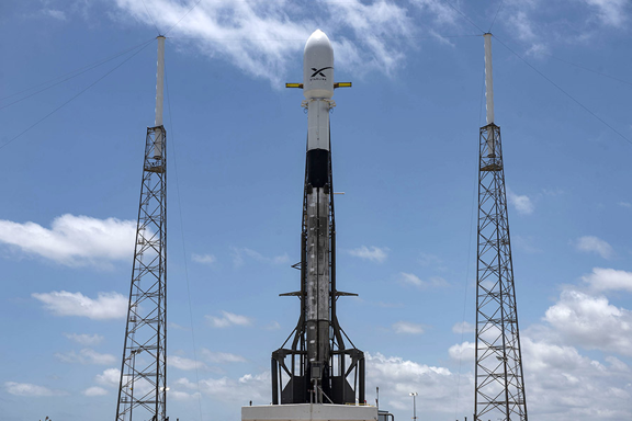 Falcon 9 ready to launch 60 Starlink satellites.