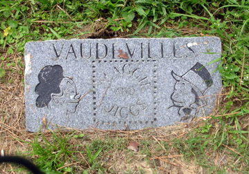 Headstone: Webbs - Maggie and Jiggs