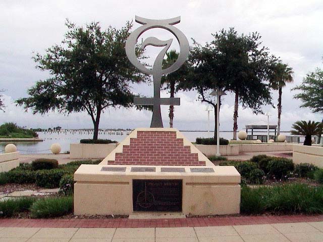 02-MercuryMonument